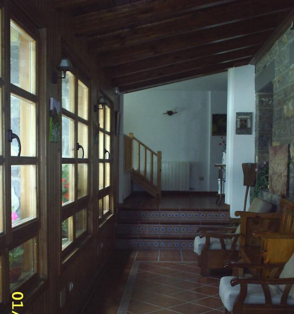 Gabarre Hotel Broto Bagian luar foto