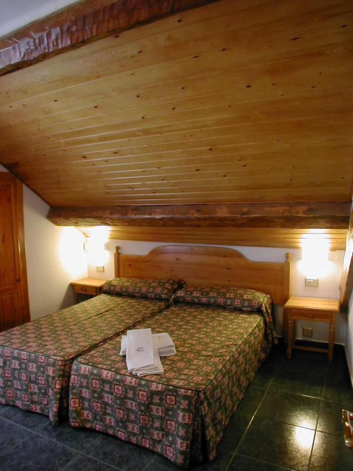 Gabarre Hotel Broto Bagian luar foto