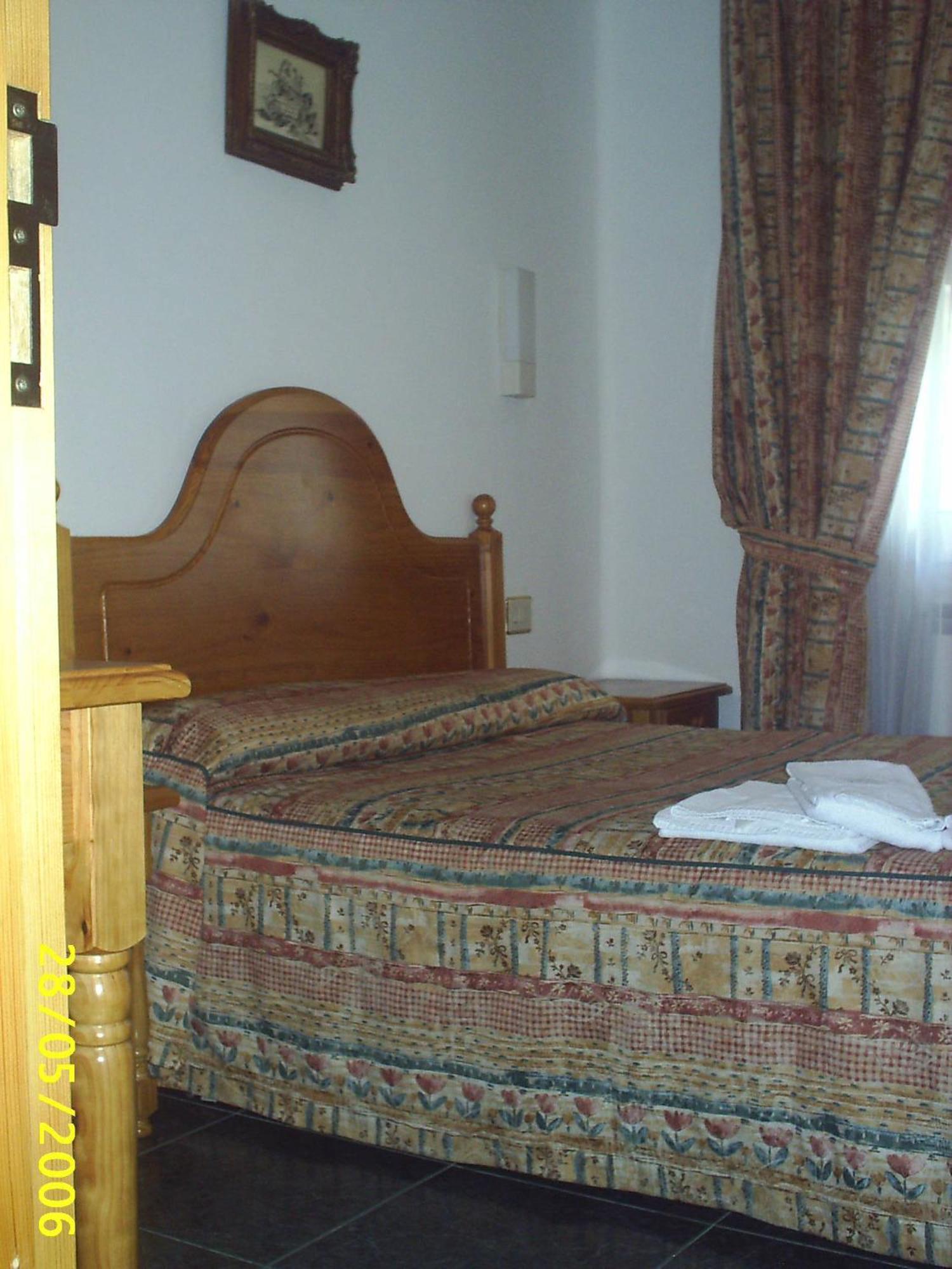 Gabarre Hotel Broto Bagian luar foto