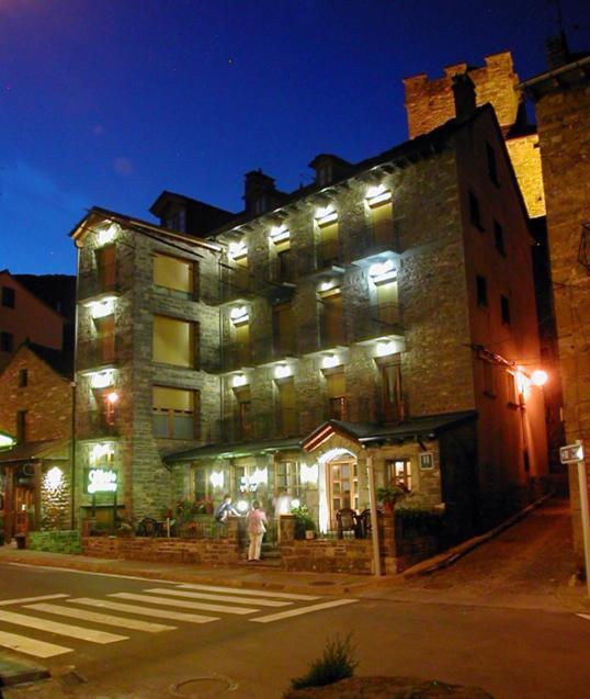 Gabarre Hotel Broto Bagian luar foto