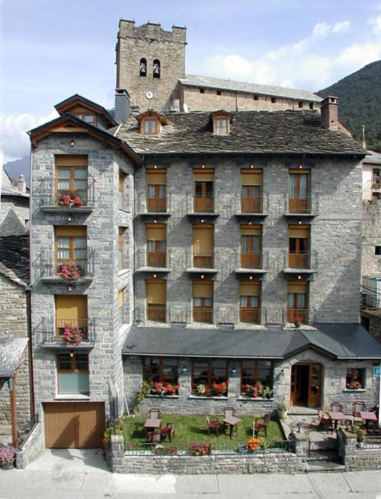 Gabarre Hotel Broto Bagian luar foto