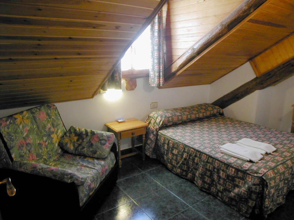Gabarre Hotel Broto Ruang foto