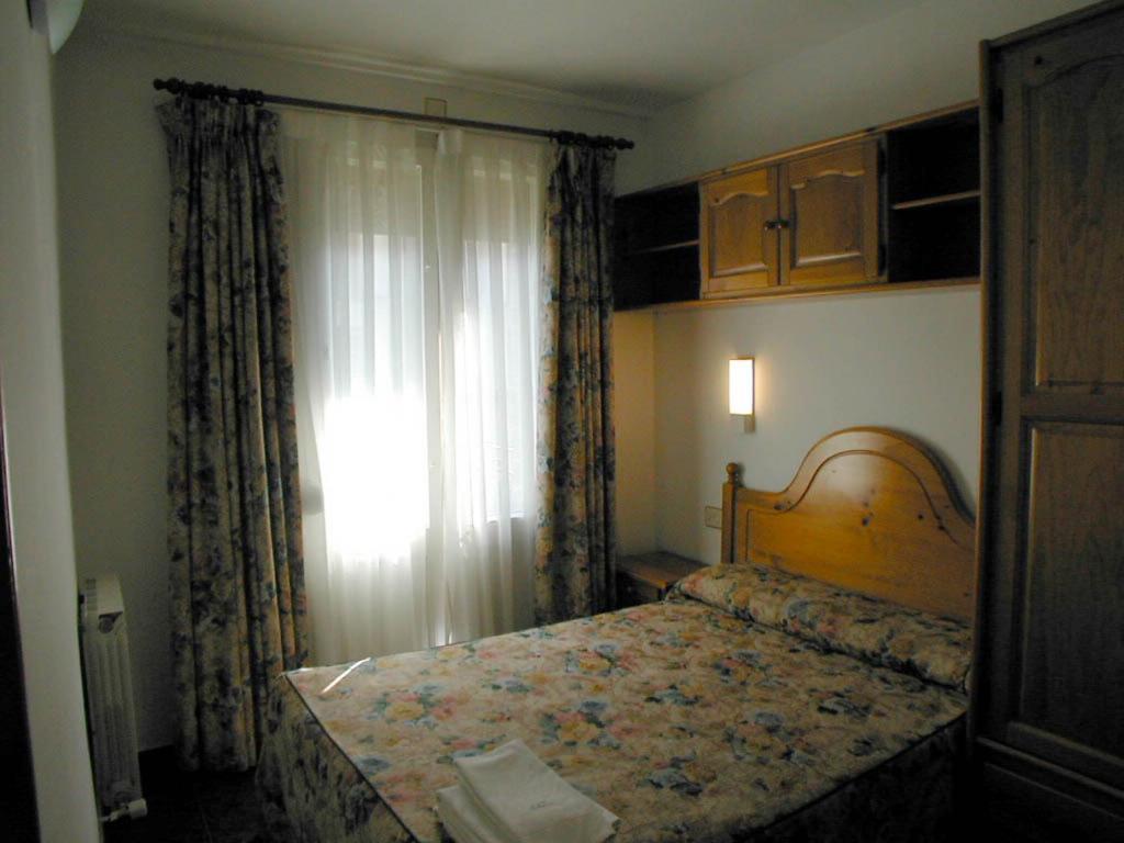 Gabarre Hotel Broto Ruang foto